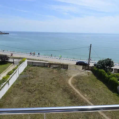 Adonis Albergue Costinesti