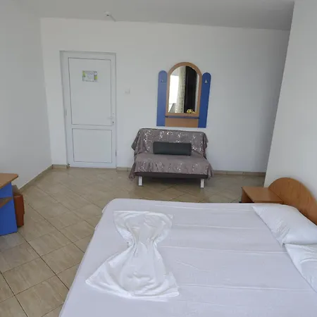 Adonis Albergue Costinesti