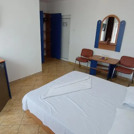 Adonis Hostel Costinești