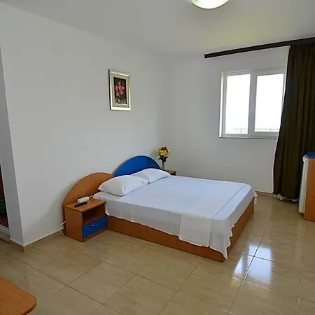Adonis Hostel