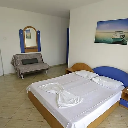 Hostel Adonis *