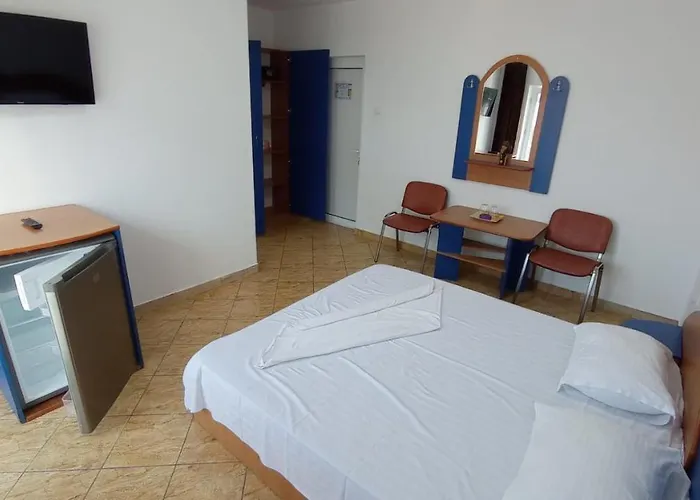 Adonis Hostel Costinesti