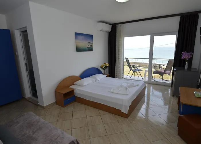 Adonis Hostel Costinesti