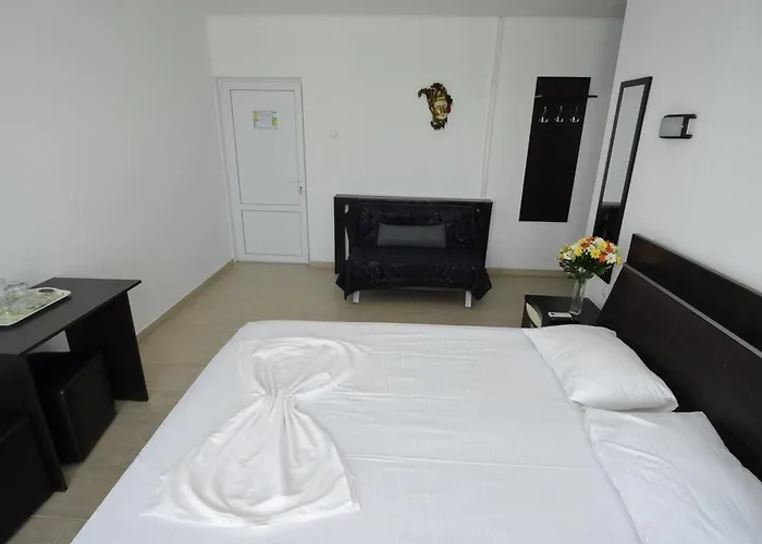 Adonis Hostel Costinesti