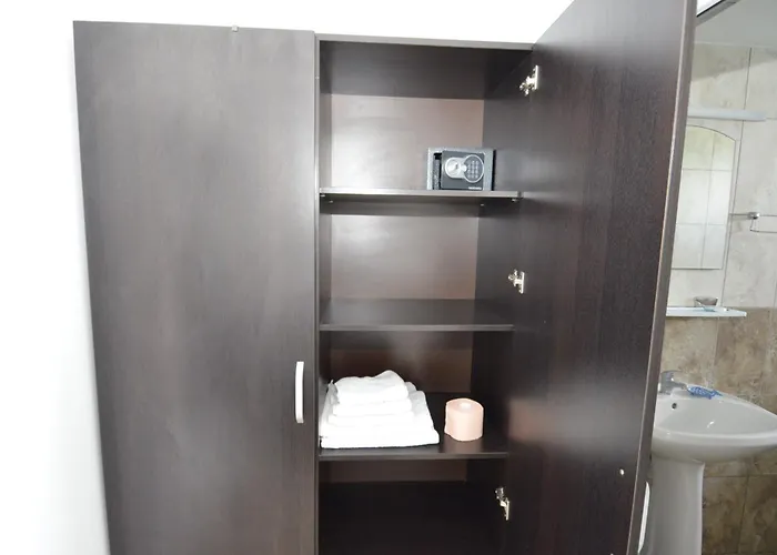 Adonis Hostel Costinesti